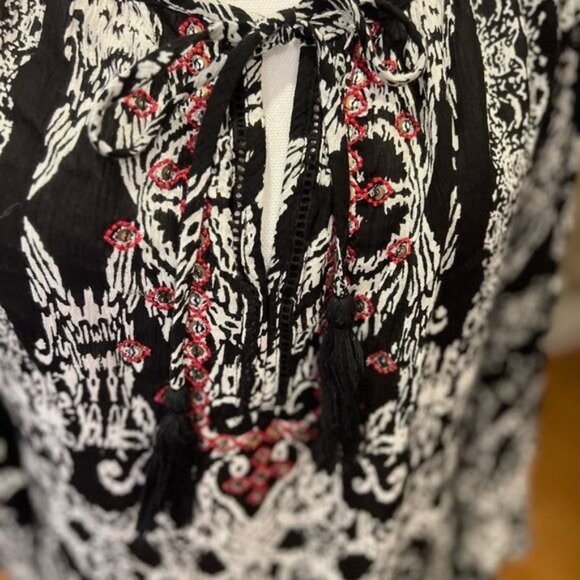 Soft Sorroundings Grace Embroidered black and white tunic. Size XS - Picture 5 of 14